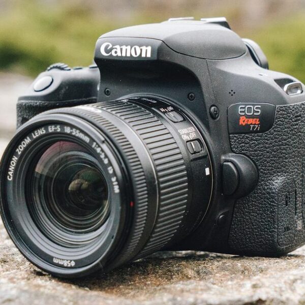 What distinguishes Canon DSLR cameras from its rivals?